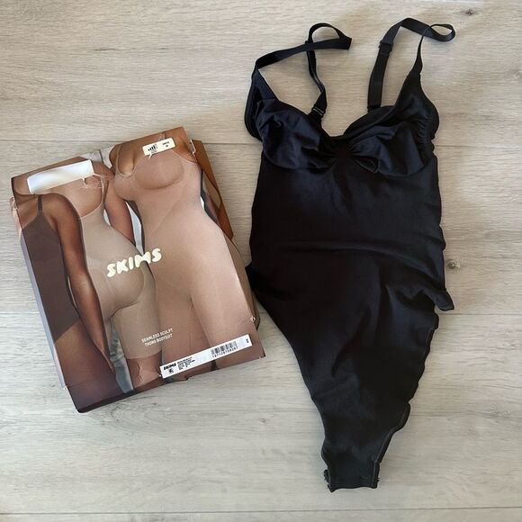 Skims Seamless Sculpt Thong BodySuit Medium Onyx Black New With Tags - Picture 4 of 5